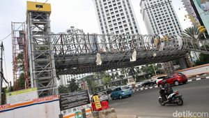 Potret Pembangunan JPO Mas Mansyur, Ditarget Rampung November 2024