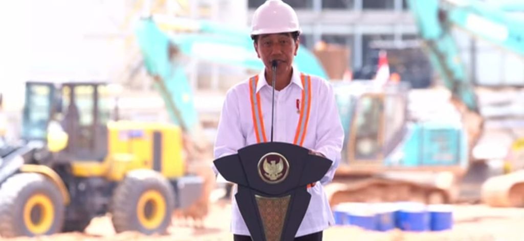 Presiden Joko Widodo (Jokowi) meresmikan smelter injeksi bauksit perdana PT Borneo Alumina Indonesia di Mempawah, Kalimantan Barat.