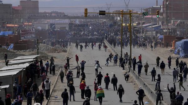 Ratusan Warga Bolivia Gelar Demo di Jalanan El Alto