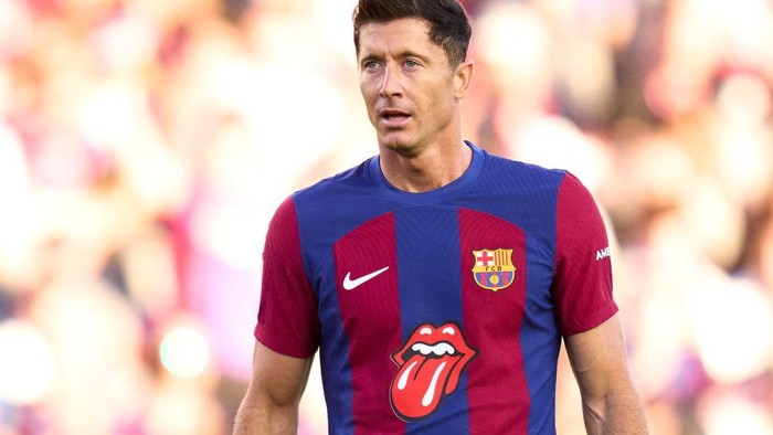 BARCELONA, SPAIN - OCTOBER 28: Robert Lewandowski of FC Barcelona looks on whilst wearing the limited edition FC Barcelona match shirt featuring the Rolling Stones logo during the LaLiga EA Sports match between FC Barcelona and Real Madrid CF at Estadi Olimpic Lluis Companys on October 28, 2023 in Barcelona, Spain. (Photo by Alex Caparros/Getty Images)