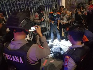 Geger Koper Dicurigai Isi Bom di Seberang Stasiun Kota Tua, Polisi Olah TKP Geger Koper Dicurigai Isi Bom di Seberang Stasiun Kota Tua, Polisi Olah TKP