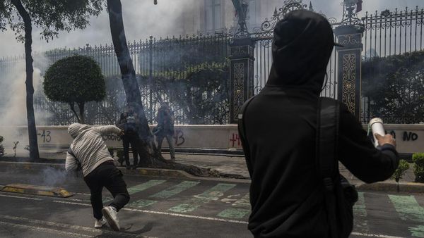 Warga Meksiko Unjuk Rasa Peringati 10 Tahun Hilangnya 43 Mahasiswa