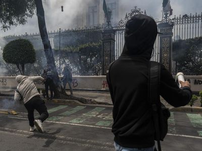 Warga Meksiko Unjuk Rasa Peringati 10 Tahun Hilangnya 43 Mahasiswa