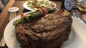 10 Makanan Porsi Raksasa Ini di Amerika Dianggap Normal