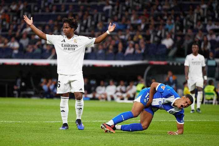 MADRID, SPAIN - SEPTEMBER 24: Endrick Felipe of Real Madrid reacts during the LaLiga match between Real Madrid CF and Deportivo Alaves at Estadio Santiago Bernabeu on September 24, 2024 in Madrid, Spain. (Photo by Alvaro Medranda/Quality Sport Images/Getty Images)