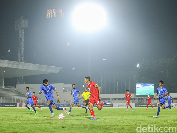 Timnas Indonesia U-20 meraih hasil manis di matchday pertama Grup F Kualifikasi Piala Asia U-20 2025. Garuda Muda menang 4-0. Indonesia vs Maladewa berlangsung di Stadion Madya, Senayan, Rabu (25/9/2024) malam WIB.