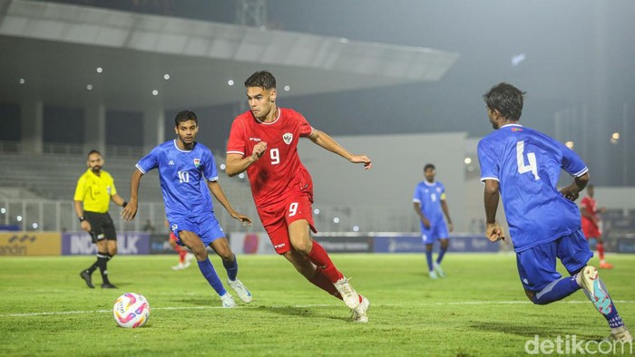 Aksi Timnas Indonesia U-20 Bantai Maladewa 4-0 Timnas Indonesia U-20 meraih hasil manis di matchday pertama Grup F Kualifikasi Piala Asia U-20 2025. Garuda Muda menang 4-0. Indonesia vs Maladewa berlangsung di Stadion Madya, Senayan, Rabu (25/9/2024) malam WIB.