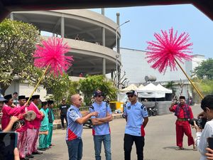 Alex Marquez Disambut Petasan dan Rebana di Sirkuit Formula E Jakarta Alex Marquez Disambut Petasan dan Rebana di Sirkuit Formula E Jakarta
