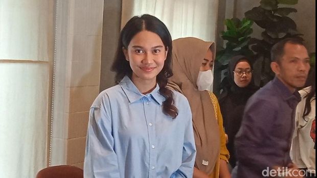 Azizah Salsha memafkan dua penyebar hoaks.