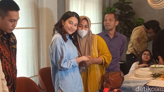 Azizah Salsha memafkan dua penyebar hoaks.