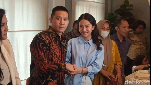 Azizah Salsha memafkan dua penyebar hoaks.