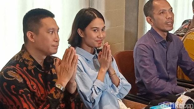 Azizah Salsha memafkan dua penyebar hoaks.