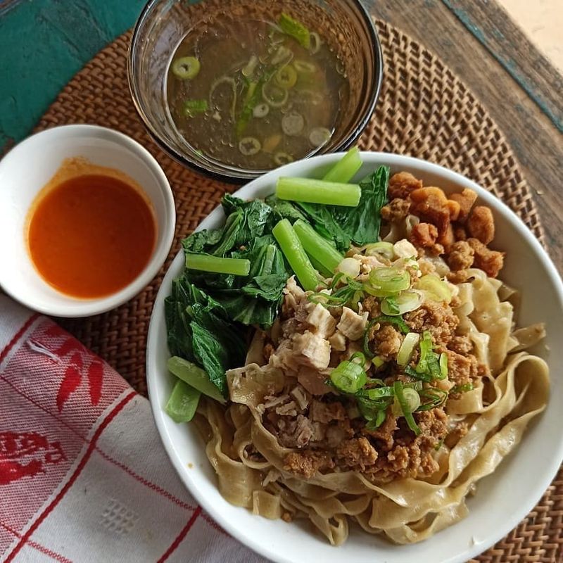 Bakmi babi di dalam perumahan