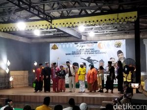 Video: RK Dapat Julukan Ridwan Bemo dari Sanggar Oplet Betawi Video: RK Dapat Julukan Ridwan Bemo dari Sanggar Oplet Betawi