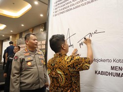 Cara Unik Polda Jatim Wujudkan Pilkada 2024 Adem Ayem