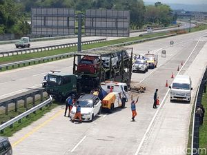 Buka Peta di Simpang Tol Boyolali, Mobil Etios Tertabrak Truk Trailer
