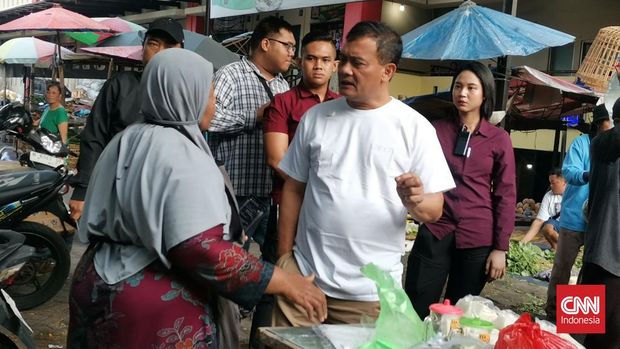 Cagub Jateng nomor urut dua,  Ahmad Luthfi memulai aktivitas blusukannya ke Pasar Bulu dan Pasar Mangkang Semarang untuk mengecek stabilitas nilai riil  bahan pangan menjadi tujuannya saat berbincang dengan puluhan pedagang pasar.