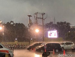 Depok Diguyur Hujan Deras Disertai Petir