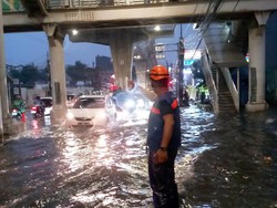 Jakarta Hujan Deras, Jalan Ciledug Raya Jaksel Banjir