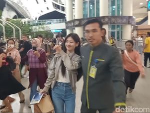Video: Momen Jung Hae In-Jung So Min Tiba di Bali, Disambut Riuh Penggemar Video: Momen Jung Hae In-Jung So Min Tiba di Bali, Disambut Riuh Penggemar