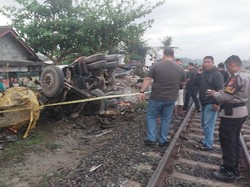 Polisi Amankan Sopir Truk Molen Buntut Kecelakaan KA Taksaka di Sedayu