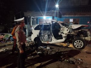 Bus Efisiensi Tabrak Mobil dan Vespa di Temon Kulon Progo, 2 Tewas Bus Efisiensi Tabrak Mobil dan Vespa di Temon Kulon Progo, 2 Tewas