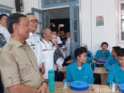 Kata Wiranto Usai Cek Uji Coba Makan Bergizi Gratis di Cirebon