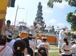 Rahajeng Pagerwesi! Simak Rangkaian Upacara-Hubungannya dengan Saraswati Rahajeng Pagerwesi! Simak Rangkaian Upacara-Hubungannya dengan Saraswati