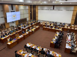 Sugiono Berbahasa Prancis Rapat di DPR Bareng Prabowo, Meutya: Cocok Pak! Sugiono Berbahasa Prancis Rapat di DPR Bareng Prabowo, Meutya: Cocok Pak!