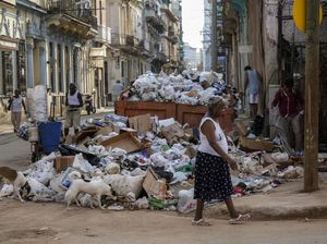 Kuba Banjir Sampah, Bau Menyengat Menghantui Kota