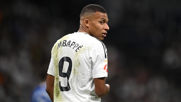 MADRID, SPAIN - SEPTEMBER 24: Kylian Mbappe of Real Madrid looks on during the LaLiga match between Real Madrid CF and Deportivo Alaves  at Estadio Santiago Bernabeu on September 24, 2024 in Madrid, Spain. (Photo by Denis Doyle/Getty Images)