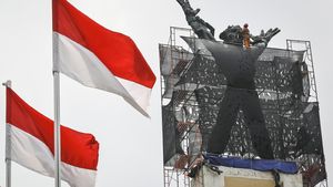 Melihat Konservasi Monumen Pembebasan Irian Barat di Lapangan Banteng