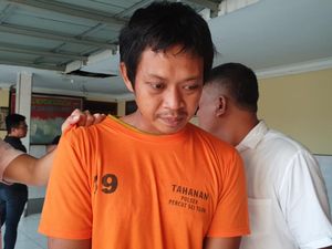 Aksi Keji Dandy Sumpal Mulut Tetangga yang Lansia Pakai Pasir hingga Pingsan Aksi Keji Dandy Sumpal Mulut Tetangga yang Lansia Pakai Pasir hingga Pingsan