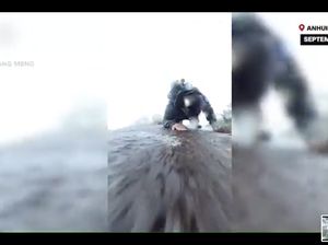 Detik-detik Rekaman Pendaki Terpeleset di Jurang Gunung