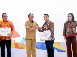 Pj Walkot Pekanbaru Hadiri Penyerahan Insentif Fiskal Kinerja Tahun Berjalan