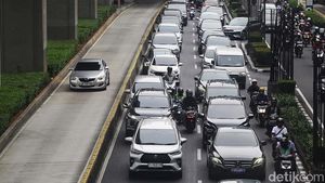 Potret Jalur TransJakarta yang Enggak Pernah Steril