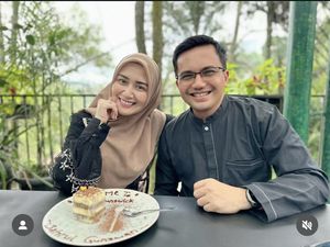 Potret Mesra Sahrul Gunawan Saat Kulineran Bareng Istri Potret Mesra Sahrul Gunawan Saat Kulineran Bareng Istri