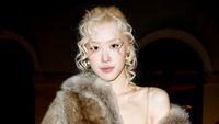 8 Foto Adu Gaya Rose dan Jisoo BLACKPINK di Paris Fashion Week 2024