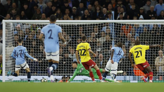 Soccer Football - Carabao Cup - Third Round - Manchester City v Watford - Etihad Stadium, Manchester, Britain - September 24, 2024 Manchester Citys Jeremy Doku scores their first goal Action Images via Reuters/Jason Cairnduff EDITORIAL USE ONLY. NO USE WITH UNAUTHORIZED AUDIO, VIDEO, DATA, FIXTURE LISTS, CLUB/LEAGUE LOGOS OR LIVE SERVICES. ONLINE IN-MATCH USE LIMITED TO 120 IMAGES, NO VIDEO EMULATION. NO USE IN BETTING, GAMES OR SINGLE CLUB/LEAGUE/PLAYER PUBLICATIONS. PLEASE CONTACT YOUR ACCOUNT REPRESENTATIVE FOR FURTHER DETAILS..