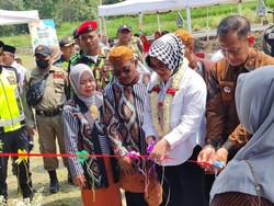 Bupati Sri Mulyani Resmikan Wisata Kampung Buah Tlatar di Kebonalas Klaten