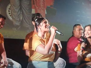 Video: Main Film Road Trip, Tasha Siahaan Panik saat Nyetir Mobil Video: Main Film Road Trip, Tasha Siahaan Panik saat Nyetir Mobil