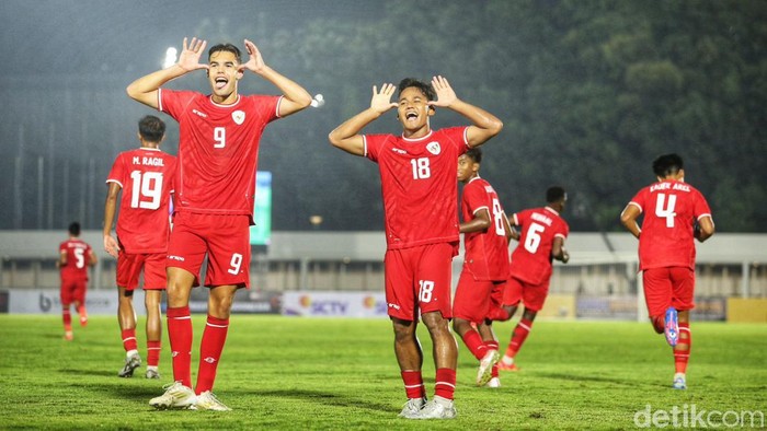 Timnas Indonesia U-20 vs Maladewa bertemu di matchday pertama Grup F Kualifikasi Piala Asia U-20 2025. Indonesia vs Maladewa berlangsung di Stadion Madya, Senayan, Rabu (25/9/2024) malam WIB. Hujan gol terjadi di babak kedua.