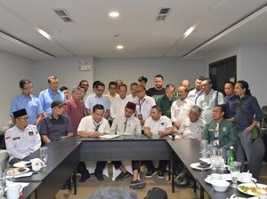 UAS Teken Kesepakatan Bersama Paslon Abdul Wahid-SF Hariyanto di Pilkada 2024 UAS Teken Kesepakatan Bersama Paslon Abdul Wahid-SF Hariyanto di Pilkada 2024