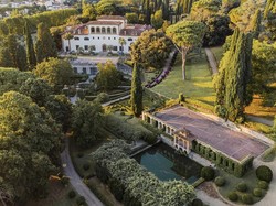 Mengagumi Keindahan Arsitektur Vila Favorit Ratu Victoria yang Mau Dijual Rp 844 miliar