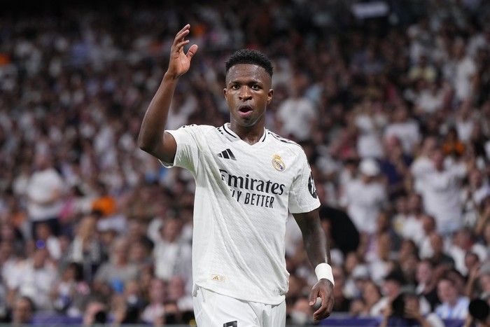 Real Madrids Vinicius Junior gestures during the Champions League opening phase soccer match between Real Madrid and VfB Stuttgart at the Santiago Bernabeu stadium, in Madrid, Tuesday, Sept. 17, 2024. (AP Photo/Manu Fernandez)
