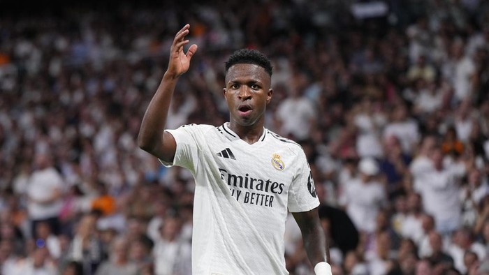 Real Madrids Vinicius Junior gestures during the Champions League opening phase soccer match between Real Madrid and VfB Stuttgart at the Santiago Bernabeu stadium, in Madrid, Tuesday, Sept. 17, 2024. (AP Photo/Manu Fernandez)