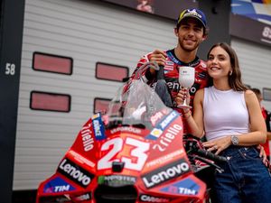 Potret Cantik WAGs Rider MotoGP Mandalika, Ada yang Sudah Liburan di Lombok