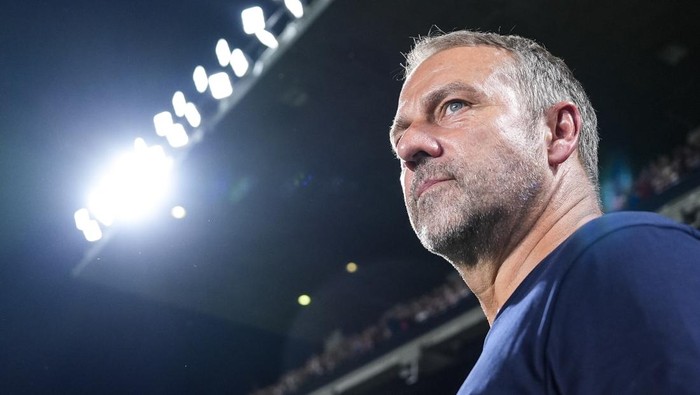 MADRID, SPAIN - AUGUST 27: Hansi Flick, head coach of FC Barcelona, looks on during the Spanish league, La Liga EA Sports, football match played between Rayo Vallecano and FC Barcelona at Vallecas stadium on August 27, 2024, in Madrid, Spain. (Photo By Oscar J. Barroso/Europa Press via Getty Images)
