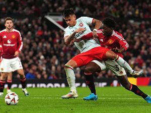 Mees Hilgers Ungkap Kunci Sukses Tampil Solid Lawan MU Mees Hilgers Ungkap Kunci Sukses Tampil Solid Lawan MU