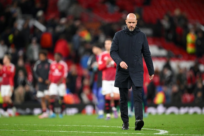 MANCHESTER, ENGLAND - SEPTEMBER 25: Erik ten Hag, Manager of Manchester United, looks dejected at full time during the UEFA Europa League 2024/25 League Phase MD1 match between Manchester United and FC Twente at Old Trafford on September 25, 2024 in Manchester, England. (Photo by Michael Regan/Getty Images)